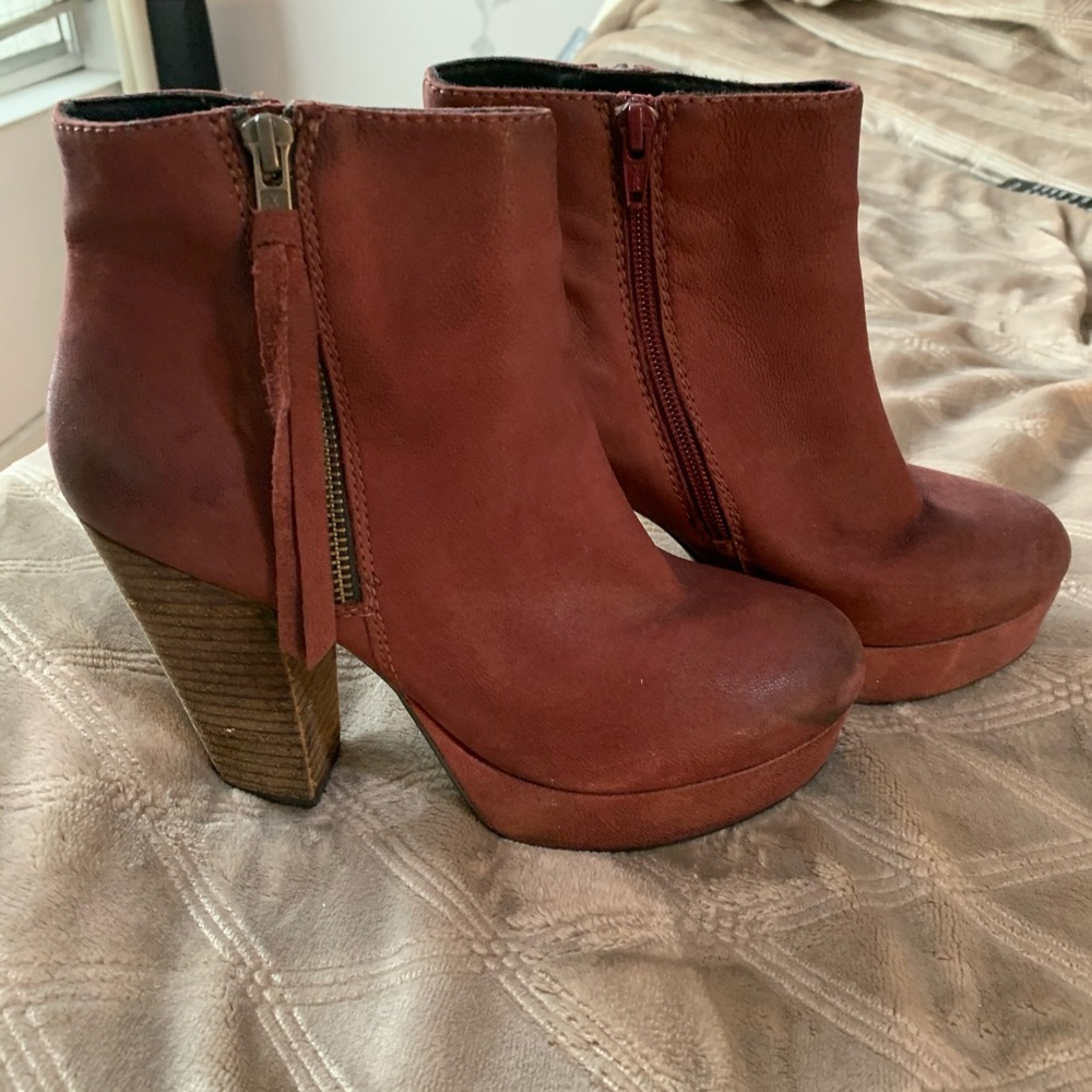 Steve Madden Boudreaux Red Platform Bootie!